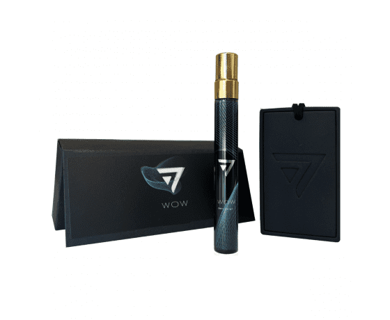 PRO7 WOW auto aromātu komplekts ar dabīgās ādas karti un aerosolu premium kvalitātes ilgstošam auto aromatizēšanai
