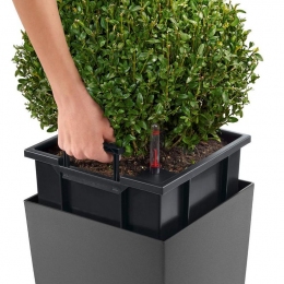 LECHUZA Cubico 40 Black puķu pods - skats no augšas ar laistīšanas indikatoru