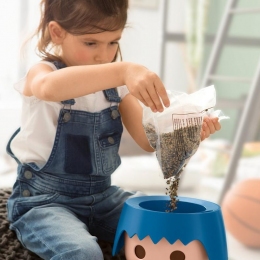 Sarkans PLAYMOBIL stila puķu pods ar laistīšanas sistēmu